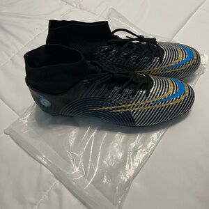 New Men’s Soccer Shoes, Sz 45 (11)